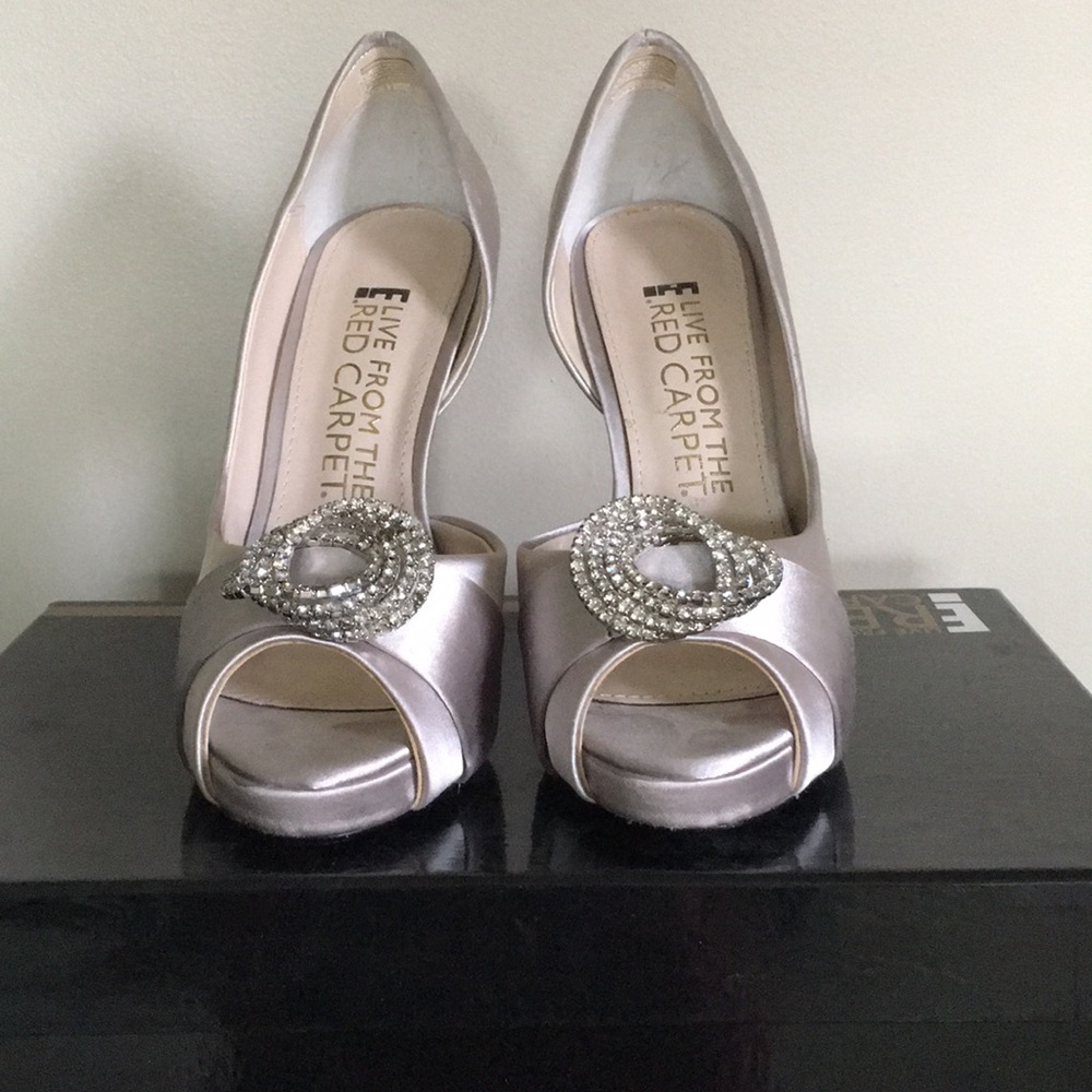 E Live From The Red Carpet Silver D’orsay